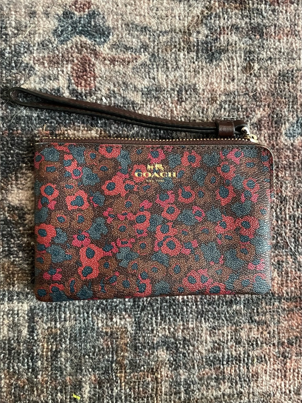 🍎Coach Meadow Cluster Floral PVC Corner Zip Wristlet (style F23637)🍎